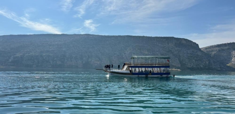 Halfeti’deki Yaz Havası Turist Yoğunluğu Oluşturdu