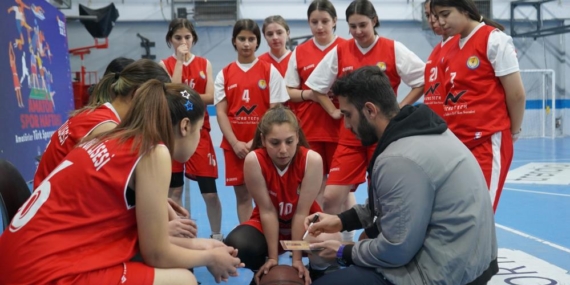 Şırnaklı İşitme Engelli A Milli Takım Oyuncusu, Gençleri Basketbola Teşvik Ediyor