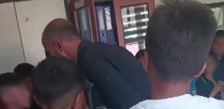 Okul Müdürü Öğrencilere Şiddet Uyguladığı Gerekçesiyle Açığa Alındı