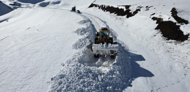 Kar Kaplanları Çığlara Meydan Okuyor