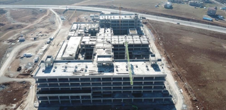 Siirt’te Deprem İzolatörlü Hastane İnşaatı Devam Ediyor