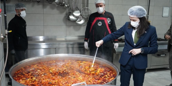 Şırnak’ta Bin Vatandaşa Her Gün 3 Çeşit Yemek Dağıtılıyor