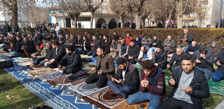 Batman’da Cuma Namazı Öncesi Yağmur Duası Yapıldı