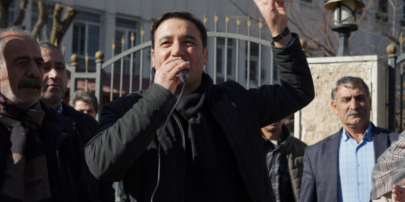 DEM Partili Tekin: “Görüşmeler Barışa Vesile Olsun, Kayyumlar Geri Çekilsin”