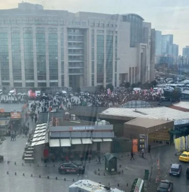 chpliler-imamoglu-icin-adliye-onunde-toplandi