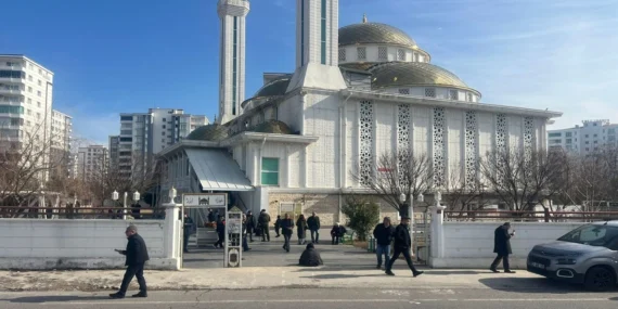 Diyarbakır’da Cemaat Yağmur İçin Dua Etti