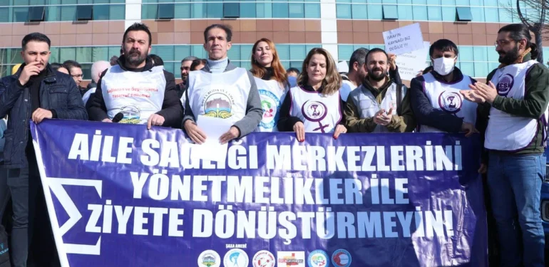 Diyarbakır’da Hekimler Eylemde, 5 Maddelik Taleplerini Açıkladılar