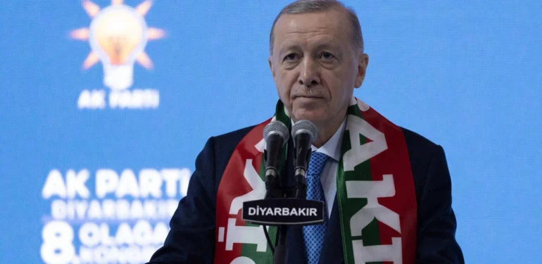 Erdoğan: “Türk ile Kürt’ün Arasına Ayrımcılık Sokan Hem Kürt’ün Hem Türk’ün En Çok da Müslüman’ın Düşmanıdır”