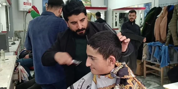 Gönüllü Berberden Çocuklara Ücretsiz Tıraş