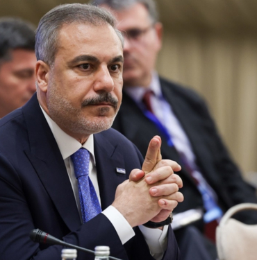 hakan-fidandan-brics-aciklamasi-uye-ulkelerle-muzakereleri-yapiyoruz-onlar-da-bir-evrim-surecinde-7q4e