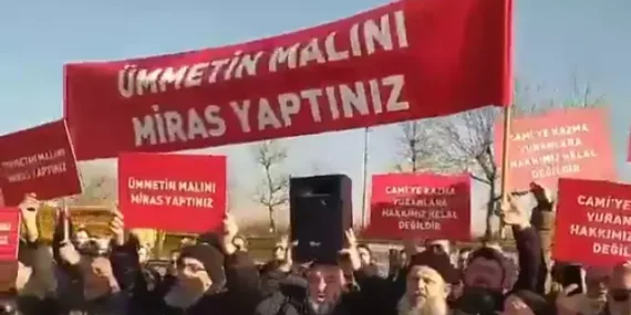 Menzil Cemaati’ndeki Kavga Sokağa Taştı: Ümmetin Malını Miras Yaptınız