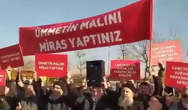 Menzil Cemaati’ndeki Kavga Sokağa Taştı: Ümmetin Malını Miras Yaptınız