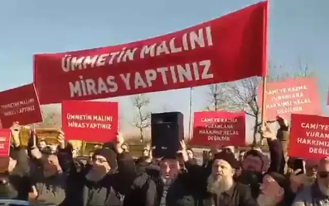 Menzil Cemaati'ndeki Kavga Sokağa Taştı: Ümmetin Malını Miras Yaptınız