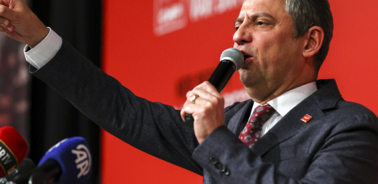 Özgür Özel’den Gençlere Çağrı: Allah Aşkına Enseyi Karartmayın