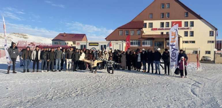 Siirtliler Haftasonu Soluğu Kayak Merkezinde Alıyor