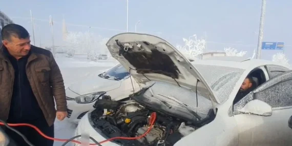 Sibirya Soğukları Devam Ediyor, Onlarca Araç Çalışmadı