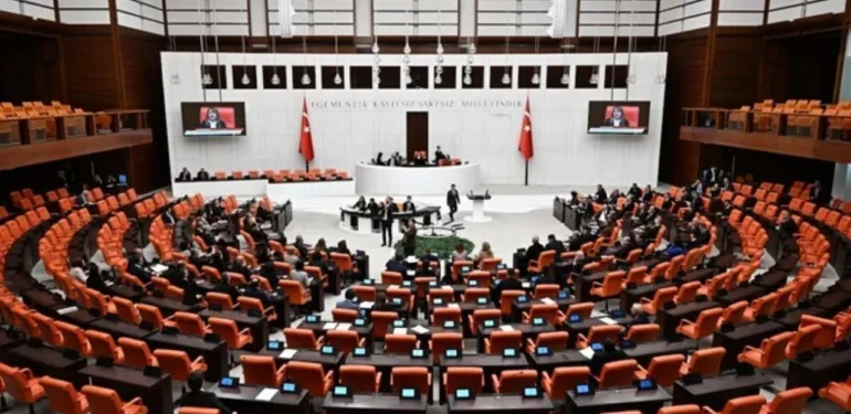 En Düşük Emekli Aylığını Belirleyen Teklif TBMM’de Kabul Edildi