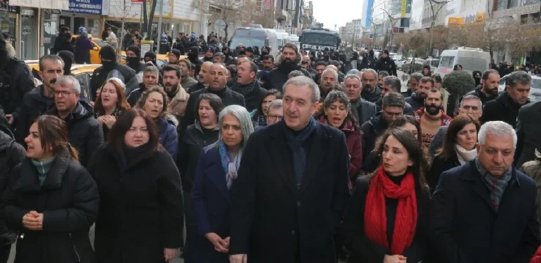 Bakırhan Van’da Konuştu: Büyük Yanılırsınız