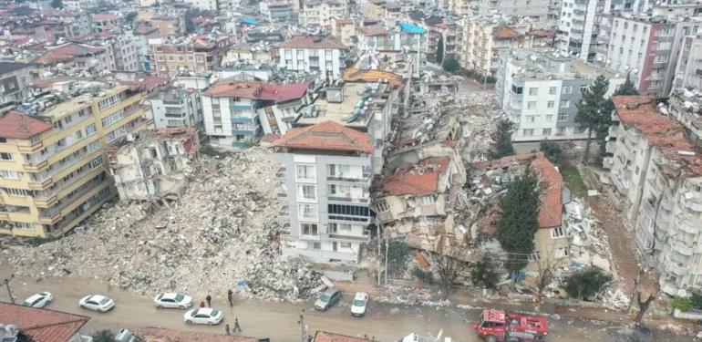 6 Şubat Müteahhitlerine Peş Peşe Tahliye