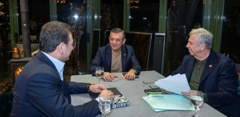 Mansur Yavaş Özgür Özel’e Ön Seçime Katılmayacağını Bildirdi