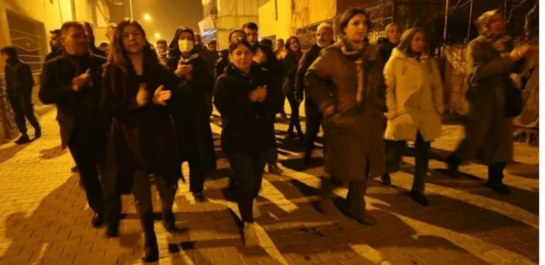 Siirt’te Kayyuma Karşı Gece Protestosu!