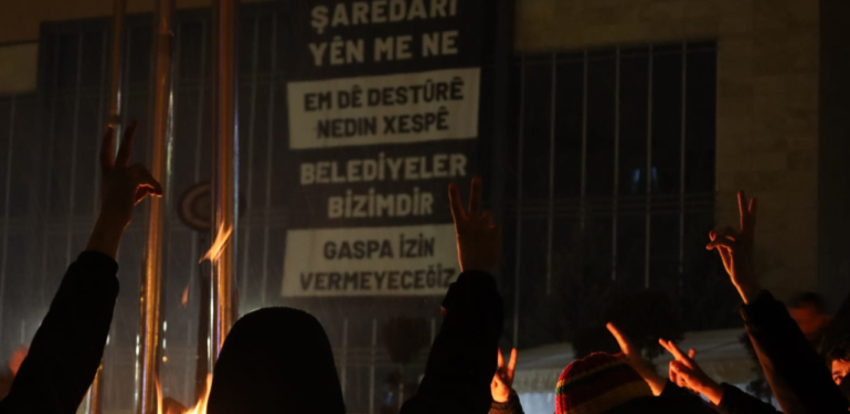 Van’daki Nöbet Eyleminde Dördüncü Gün: Konser, Sinevizyon, Stand-Up