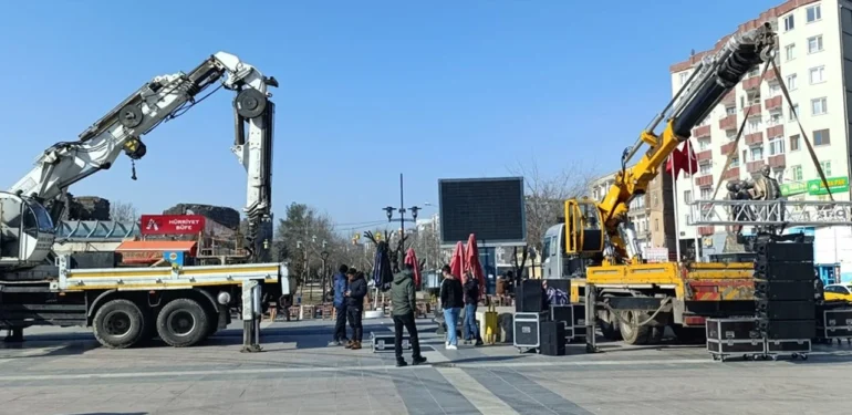 Diyarbakır’da Öcalan Hazırlığı, Dev Ekran Kuruluyor
