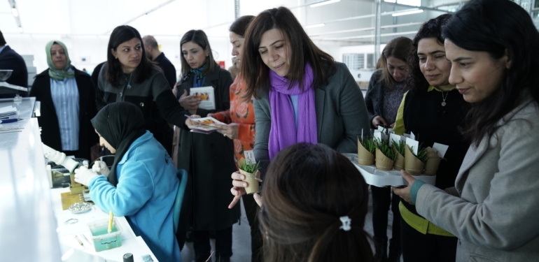 Fabrikada Çalışan Kadınların 8 Mart Kadınlar Günü’nü Kutladı