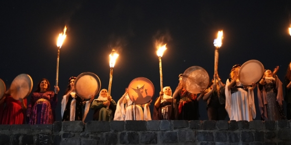 Tarihi Surlarda Newroz Kutlaması