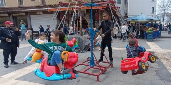 Çocuklara Eğlence Büyüklere Nostalji Yaşatıyor