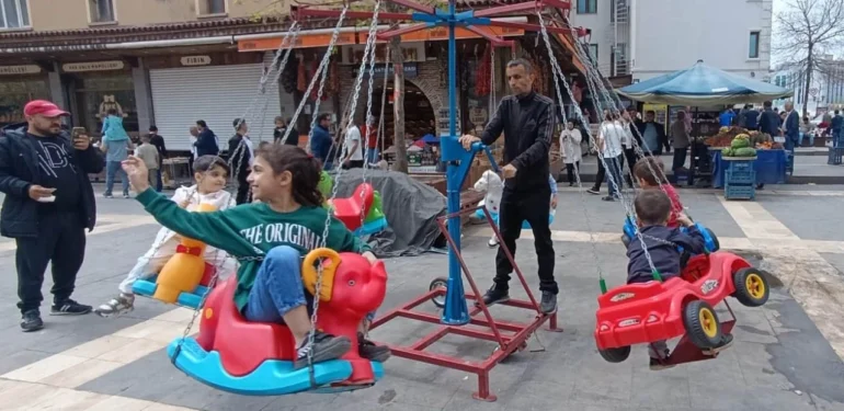 Çocuklara Eğlence Büyüklere Nostalji Yaşatıyor