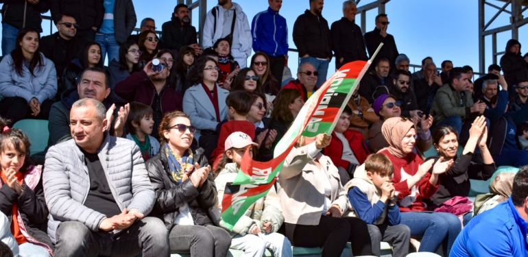 Kadınlardan Amedspor Kadın Futbol Takımına Destek
