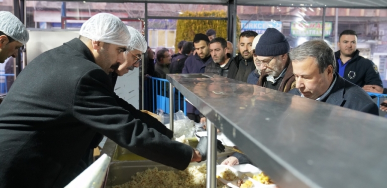 Eş Başkanlar Halkla Birlikte Oruçlarını Açtı