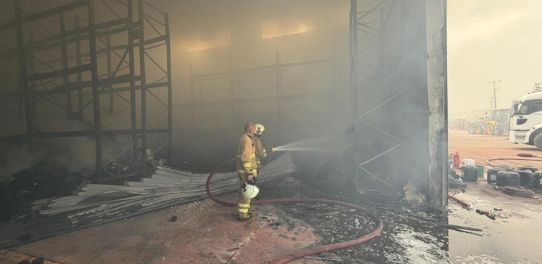 Cizre’de Çıkan Yangında Fabrika Küle Döndü