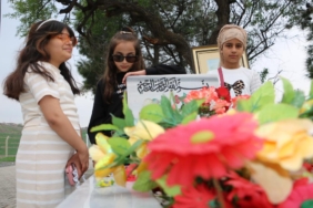 Arkadaşları Bayramda Narin'in Mezarını Ziyaret Etti