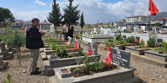 Depremde Yakınlarını Kaybedenlerin Buruk Bayramı