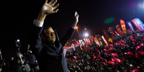 Özgür Özel’den Mansur Yavaş Özrü