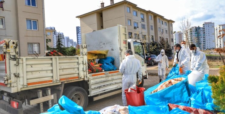 Diyarbakır’da Çöp Ev Boşaltıldı