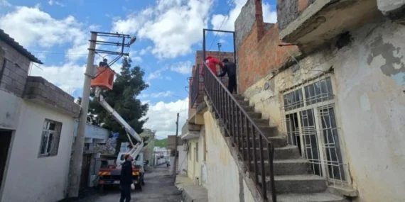 40 Aydır Karanlıktaydı, İmdadına Yetiştiler