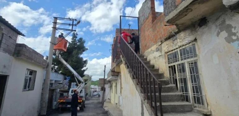 40 Aydır Karanlıktaydı, İmdadına Yetiştiler