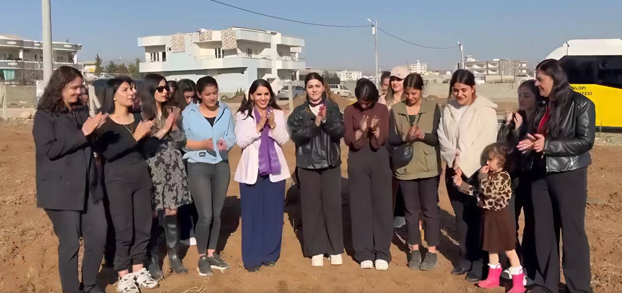 Kadınlar 8 Mart Kapsamında Ağaç Dikti 1 Kadınlar 8 Mart Kapsamında Ağaç Dikti