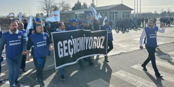 İşçiler Yürüdü: “İnsanca Yaşamaya Yetecek Ücret İstiyoruz”