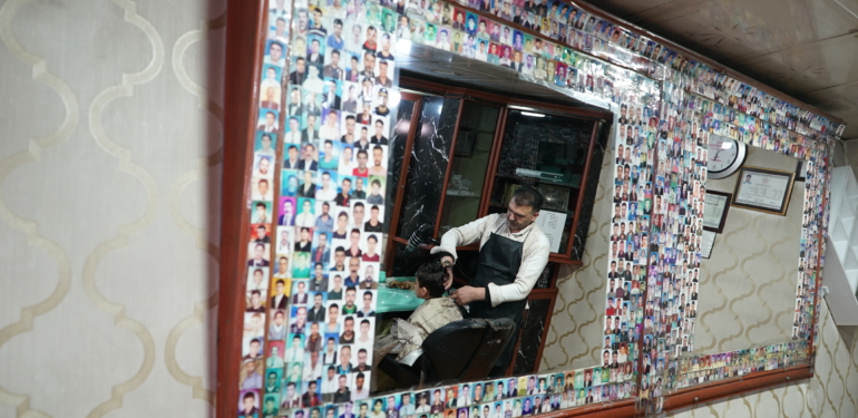 Fotoğrafçı mı, Berber mi? | “Para Biriktirmiyorum, İnsan Biriktiriyorum”