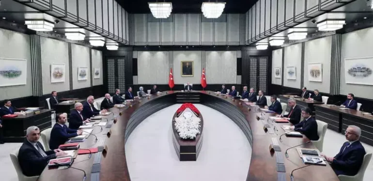 Kabine Toplanıyor: Çözüm Süreci Masaya Yatırılacak