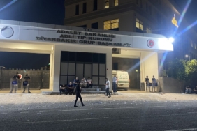 DİYARBAKIR'DA BİR KADIN EVİNDE ÖLÜ BULUNDU, KOCASI GÖZALTINA ALINDI