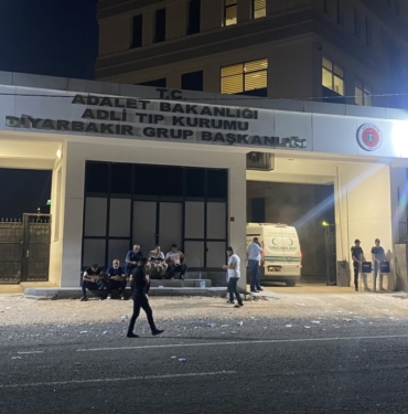 DİYARBAKIR'DA BİR KADIN EVİNDE ÖLÜ BULUNDU, KOCASI GÖZALTINA ALINDI