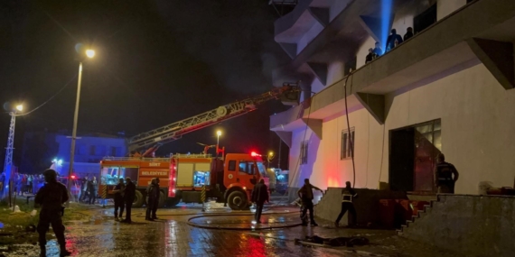 Terlik Fabrikasında Çıkan Yangında 11 Kişi Dumandan Etkilendi