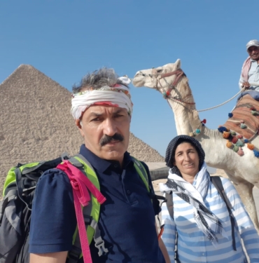 ŞIRNAKLI ÇİFT, İNEKLERİ SATARAK 16 YILDA 6 KITADA 40 ÜLKE GEZDİ GAZETE EKİNDEN ETKİLENEN ÇİFT, DÜNYAYI GEZİYOR