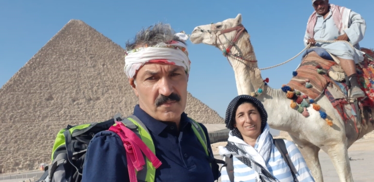 Şırnaklı Çift, İnekleri Satarak 16 Yılda 6 Kıtada 40 Ülke Gezdi