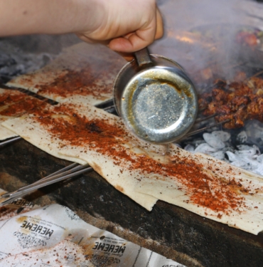 DİYARBAKIR'DA BAYRAMDA 50 TON TESCİLLİ CİĞER KEBABI TÜKETİLDİ